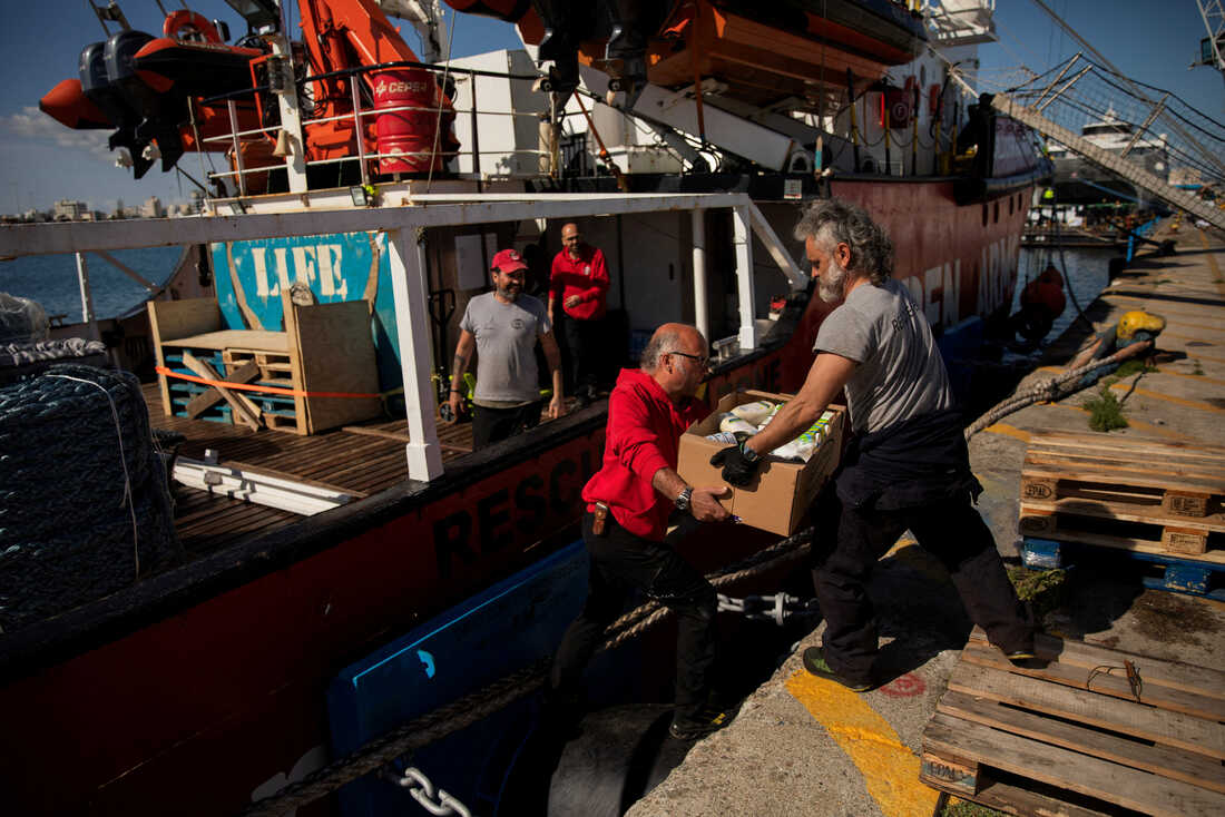 Aid Reaches Besieged Gaza as Talks Continue on Truce